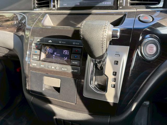 エルグランド ２５０ハイウェイスター　純正８インチナビ　純正後席モニター　両側電動スライド　バックカメラ　半革シート　ＬＥＤヘッドライト　クルーズコントロール　Ｂｌｕｅｔｏｏｔｈオーディオ　純正１８インチアルミ　ＥＴＣ　フルセグＴＶ（12枚目）