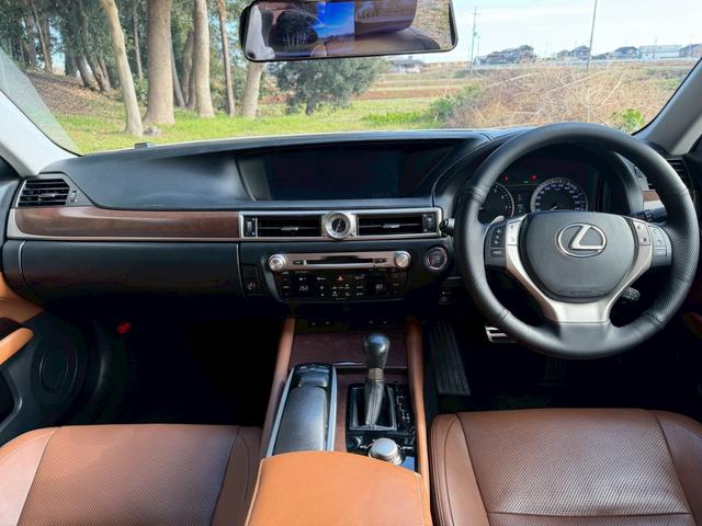 ＧＳ ＧＳ２５０　Ｉパッケージ　ＧＳＦ仕様　純正ナビ　本革シート　サンルーフ　バックカメラ　スピンドルグリル　ＴＥＩＮ車高調　シートヒーター＆クーラー　ヘッドアップディスプレイ　ＥＴＣ　フルセグ　ミラー型前後ドラレコ　リアスポイラー（5枚目）