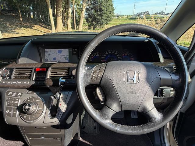 エリシオン ＧエアロＨＤＤナビスペシャルパッケージ　純正ナビ　純正後席モニター　両側電動スライド　バックカメラ　スマートキー　ＥＴＣ　リアエアコン　左右独立エアコン　ナビキャンセラー　ＨＩＤヘッドライト（8枚目）