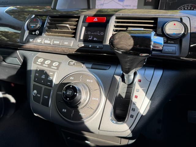 エリシオン ＧエアロＨＤＤナビスペシャルパッケージ　純正ナビ　純正後席モニター　両側電動スライド　バックカメラ　スマートキー　ＥＴＣ　リアエアコン　左右独立エアコン　ナビキャンセラー　ＨＩＤヘッドライト（10枚目）