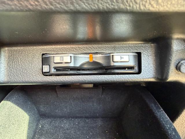 エリシオン ＧエアロＨＤＤナビスペシャルパッケージ　純正ナビ　純正後席モニター　両側電動スライド　バックカメラ　スマートキー　ＥＴＣ　リアエアコン　左右独立エアコン　ナビキャンセラー　ＨＩＤヘッドライト（13枚目）