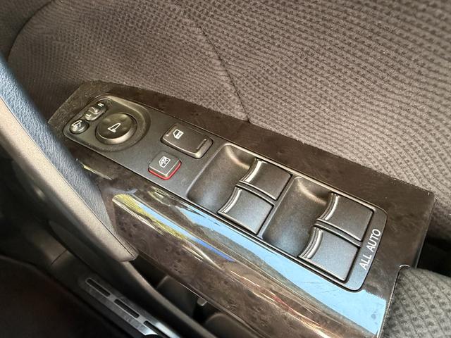 エリシオン ＧエアロＨＤＤナビスペシャルパッケージ　純正ナビ　純正後席モニター　両側電動スライド　バックカメラ　スマートキー　ＥＴＣ　リアエアコン　左右独立エアコン　ナビキャンセラー　ＨＩＤヘッドライト（24枚目）