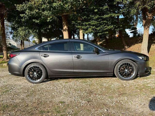 アテンザセダン ＸＤ　純正ナビ　バックカメラ　衝突軽減ブレーキ　ヘッドアップディスプレイ　社外１９インチアルミ　ＬＥＤヘッドライト　ＥＴＣ　Ｂｌｕｅｔｏｏｔｈオーディオ　電動パーキング　パドルシフト　クルーズコントロール（22枚目）