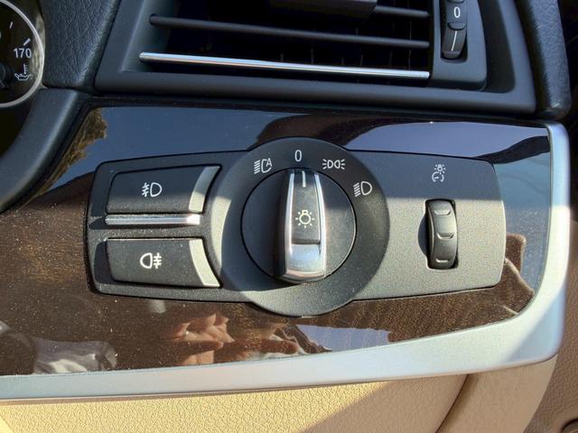 ５シリーズ ５２３ｉツーリング　ハイラインパッケージ　純正ナビ　本革シート　バックカメラ　フロントエアロ　前席シートヒーター＆パワーシート　フルセグＴＶ　Ｂｌｕｅｔｏｏｔｈ　コーナーセンサー　パワーバックドア　クルーズコントロール　ＥＴＣ　ルーフレール（12枚目）