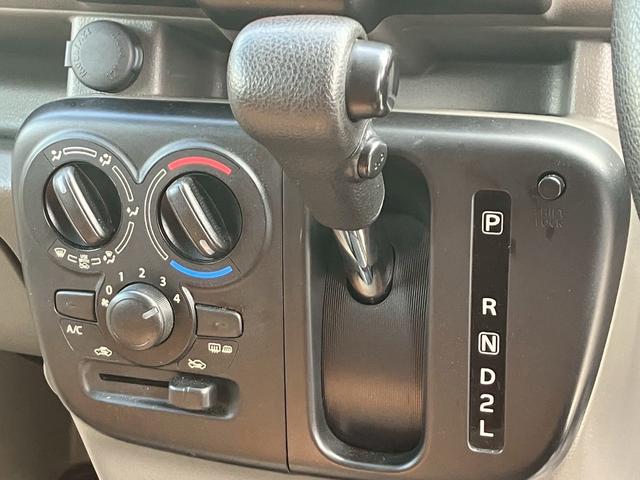 エブリイ ＰＣリミテッド　ＦＲバンパー改　新品タイヤ　新品ホイール　リフトアップ　４ＷＤ　レーダーブレーキサポート　リアスモーク　レザーシートカバー（35枚目）