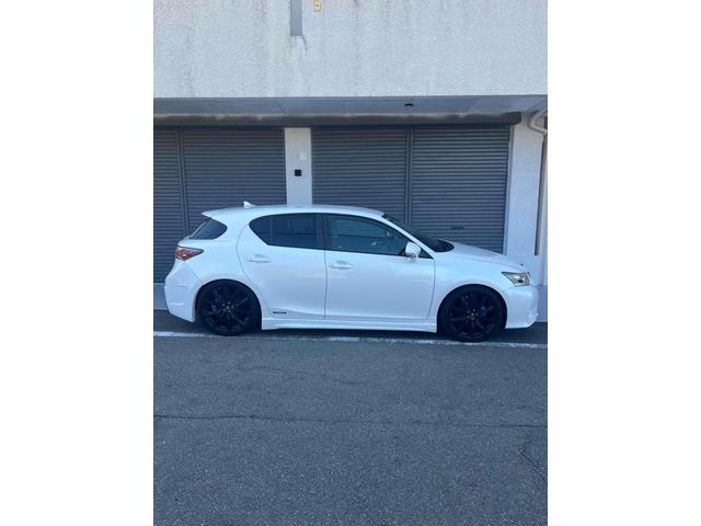 ＣＴ ＣＴ２００ｈ　バージョンＬ　クリアランスソナー　オートクルーズコントロール　アルミホイール　ヘッドライトウォッシャー　パワーシート　革シート　スマートキー　電動格納ミラー　シートヒーター　ＣＶＴ　盗難防止システム　衝突安全ボディ（2枚目）