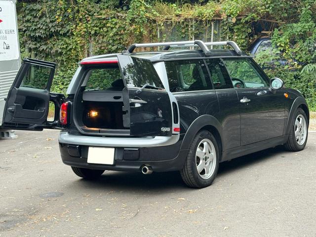 ＭＩＮＩ クーパー　クラブマン　クーパー　クラブマン／記録簿／走行距離６８０００ｋｍ／車検：１年間付／プッシュスタート／革巻きステアリング／純正ＣＤプレイアー／ＥＴＣ／観音バックドア／１５インチ純正アルミホイール（7枚目）