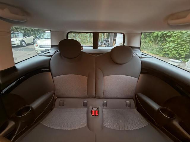 ＭＩＮＩ クーパー　クラブマン　クーパー　クラブマン／記録簿／走行距離６８０００ｋｍ／車検：１年間付／プッシュスタート／革巻きステアリング／純正ＣＤプレイアー／ＥＴＣ／観音バックドア／１５インチ純正アルミホイール（14枚目）