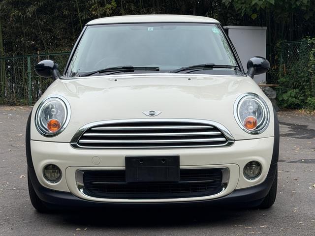MINI ワン ワン 正規輸入車 1600cc FAT 2WD ホワイト850 エアコン パワーステアリング パワーウィンドウ ABS エアバッグ(運転席/助手席) 盗難防止システム 走行68,000km(2枚目)