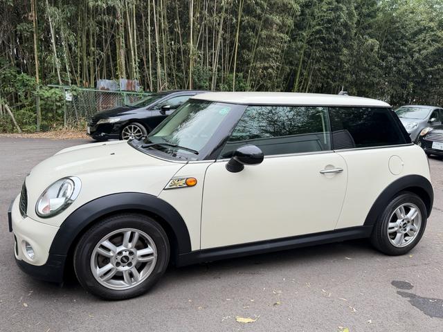 MINI ワン ワン 正規輸入車 1600cc FAT 2WD ホワイト850 エアコン パワーステアリング パワーウィンドウ ABS エアバッグ(運転席/助手席) 盗難防止システム 走行68,000km(5枚目)