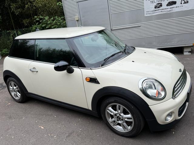 MINI ワン ワン 正規輸入車 1600cc FAT 2WD ホワイト850 エアコン パワーステアリング パワーウィンドウ ABS エアバッグ(運転席/助手席) 盗難防止システム 走行68,000km(9枚目)