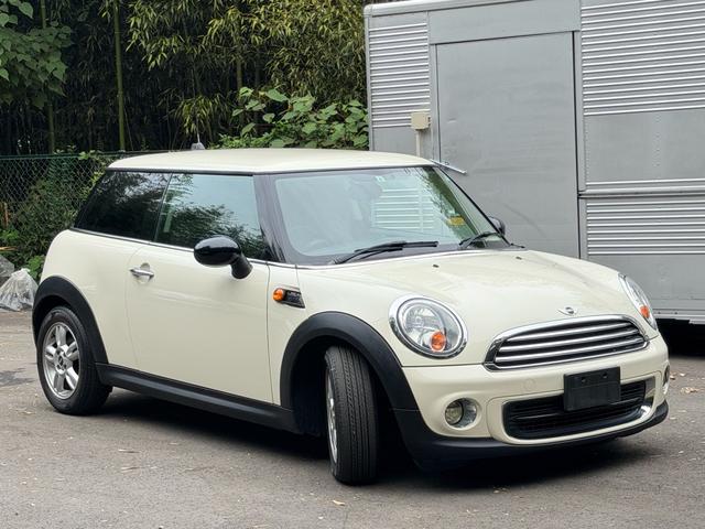 MINI ワン ワン 正規輸入車 1600cc FAT 2WD ホワイト850 エアコン パワーステアリング パワーウィンドウ ABS エアバッグ(運転席/助手席) 盗難防止システム 走行68,000km(10枚目)