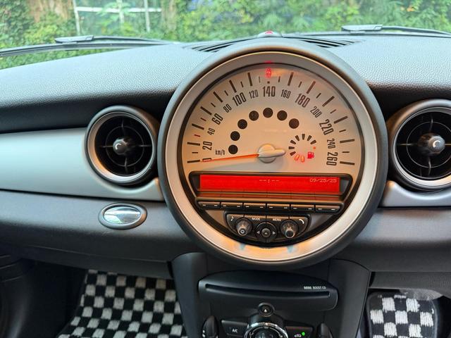 MINI ワン ワン 正規輸入車 1600cc FAT 2WD ホワイト850 エアコン パワーステアリング パワーウィンドウ ABS エアバッグ(運転席/助手席) 盗難防止システム 走行68,000km(11枚目)
