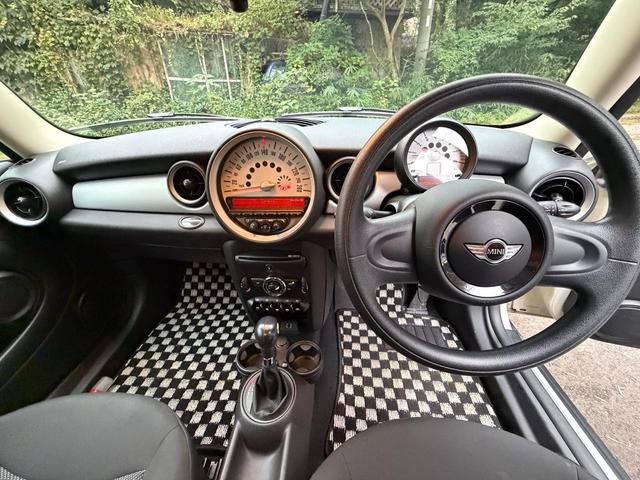 MINI ワン ワン 正規輸入車 1600cc FAT 2WD ホワイト850 エアコン パワーステアリング パワーウィンドウ ABS エアバッグ(運転席/助手席) 盗難防止システム 走行68,000km(13枚目)