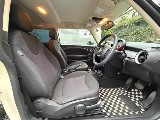 MINI ワン ワン 正規輸入車 1600cc FAT 2WD ホワイト850 エアコン パワーステアリング パワーウィンドウ ABS エアバッグ(運転席/助手席) 盗難防止システム 走行68,000km(16枚目)