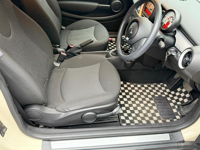 MINI ワン ワン 正規輸入車 1600cc FAT 2WD ホワイト850 エアコン パワーステアリング パワーウィンドウ ABS エアバッグ(運転席/助手席) 盗難防止システム 走行68,000km(17枚目)