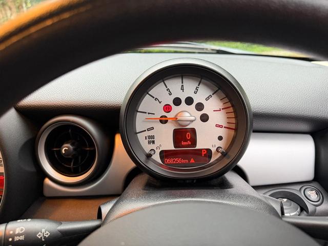 MINI ワン ワン 正規輸入車 1600cc FAT 2WD ホワイト850 エアコン パワーステアリング パワーウィンドウ ABS エアバッグ(運転席/助手席) 盗難防止システム 走行68,000km(18枚目)