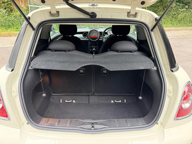 MINI ワン ワン 正規輸入車 1600cc FAT 2WD ホワイト850 エアコン パワーステアリング パワーウィンドウ ABS エアバッグ(運転席/助手席) 盗難防止システム 走行68,000km(21枚目)