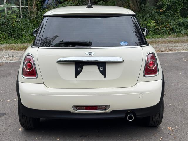 MINI ワン ワン 正規輸入車 1600cc FAT 2WD ホワイト850 エアコン パワーステアリング パワーウィンドウ ABS エアバッグ(運転席/助手席) 盗難防止システム 走行68,000km(33枚目)