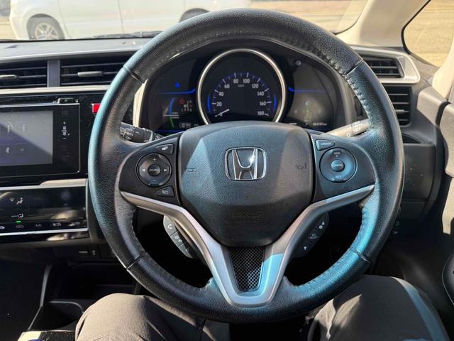 フィットハイブリッド Ｌパッケージ　ハイブリッド　ＥＴＣ　バックカメラ　ナビ　ＴＶ　オートクルーズコントロール　オートライト　スマートキー　電動格納ミラー　ＡＴ　ＣＤ　ＵＳＢ　ＥＳＣ　エアコン　パワーステアリング　パワーウィンドウ（12枚目）