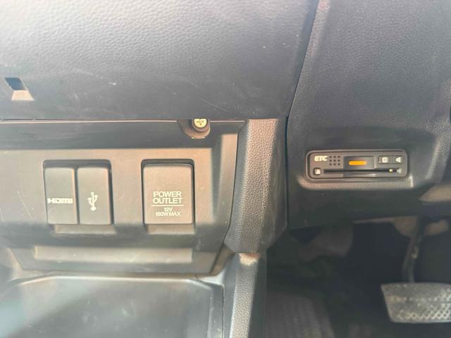 フィットハイブリッド Ｌパッケージ　ハイブリッド　ＥＴＣ　バックカメラ　ナビ　ＴＶ　オートクルーズコントロール　オートライト　スマートキー　電動格納ミラー　ＡＴ　ＣＤ　ＵＳＢ　ＥＳＣ　エアコン　パワーステアリング　パワーウィンドウ（17枚目）