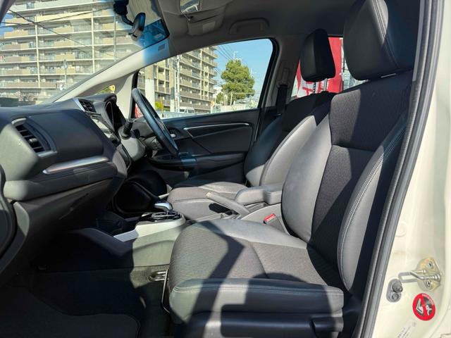 フィットハイブリッド Ｌパッケージ　ハイブリッド　ＥＴＣ　バックカメラ　ナビ　ＴＶ　オートクルーズコントロール　オートライト　スマートキー　電動格納ミラー　ＡＴ　ＣＤ　ＵＳＢ　ＥＳＣ　エアコン　パワーステアリング　パワーウィンドウ（24枚目）