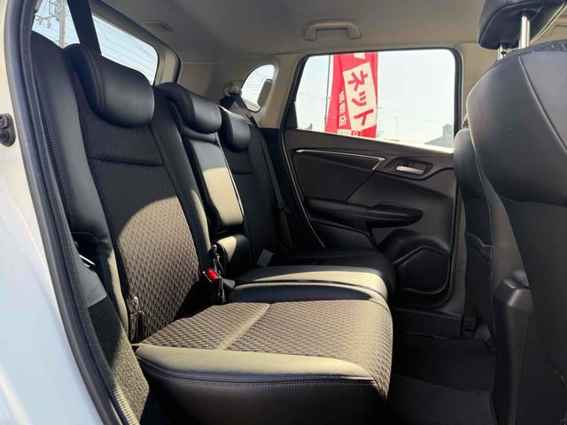 フィットハイブリッド Ｌパッケージ　ハイブリッド　ＥＴＣ　バックカメラ　ナビ　ＴＶ　オートクルーズコントロール　オートライト　スマートキー　電動格納ミラー　ＡＴ　ＣＤ　ＵＳＢ　ＥＳＣ　エアコン　パワーステアリング　パワーウィンドウ（26枚目）