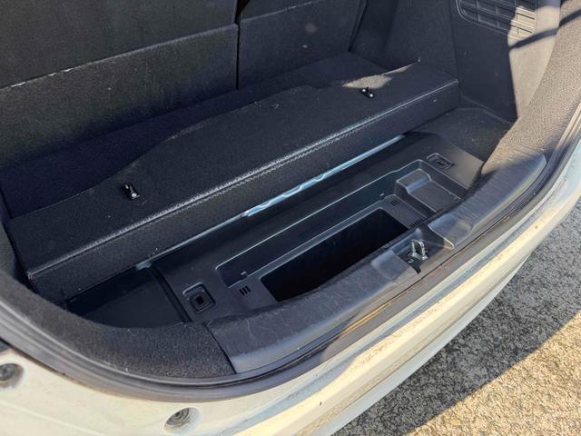 フィットハイブリッド Ｌパッケージ　ハイブリッド　ＥＴＣ　バックカメラ　ナビ　ＴＶ　オートクルーズコントロール　オートライト　スマートキー　電動格納ミラー　ＡＴ　ＣＤ　ＵＳＢ　ＥＳＣ　エアコン　パワーステアリング　パワーウィンドウ（28枚目）