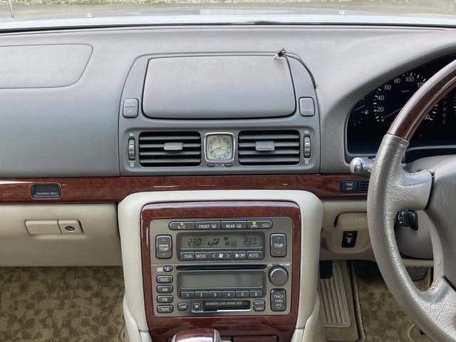 プログレ ＮＣ２５０　プライムセレクション　純正ナビ／フロントカメラ／バックカメラ／ＥＴＣ／キーレスキー×２個／パワーシート／オートクルーズ／ＨＩＤ／ウッドコンビハンドル／アルミホイール／電動コーナーポール／禁煙車／修復歴無し／車検整備付き（8枚目）