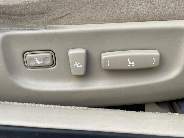 プログレ ＮＣ２５０　プライムセレクション　純正ナビ／フロントカメラ／バックカメラ／ＥＴＣ／キーレスキー×２個／パワーシート／オートクルーズ／ＨＩＤ／ウッドコンビハンドル／アルミホイール／電動コーナーポール／禁煙車／修復歴無し／車検整備付き（11枚目）