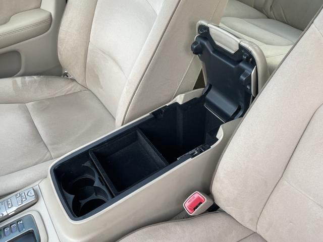 プログレ ＮＣ２５０　プライムセレクション　純正ナビ／フロントカメラ／バックカメラ／ＥＴＣ／キーレスキー×２個／パワーシート／オートクルーズ／ＨＩＤ／ウッドコンビハンドル／アルミホイール／電動コーナーポール／禁煙車／修復歴無し／車検整備付き（12枚目）