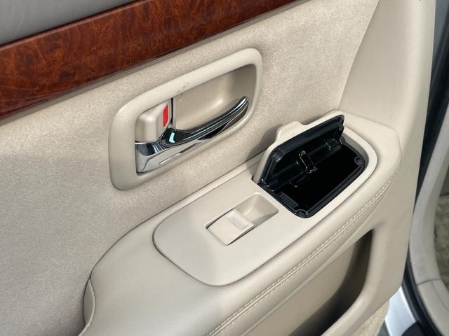 プログレ ＮＣ２５０　プライムセレクション　純正ナビ／フロントカメラ／バックカメラ／ＥＴＣ／キーレスキー×２個／パワーシート／オートクルーズ／ＨＩＤ／ウッドコンビハンドル／アルミホイール／電動コーナーポール／禁煙車／修復歴無し／車検整備付き（17枚目）