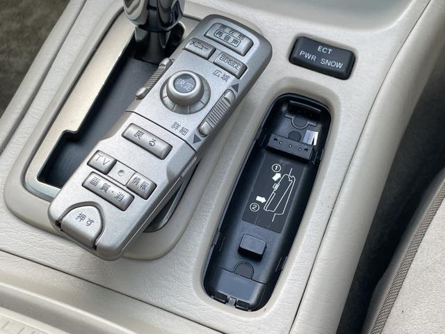 プログレ ＮＣ２５０　プライムセレクション　純正ナビ／フロントカメラ／バックカメラ／ＥＴＣ／キーレスキー×２個／パワーシート／オートクルーズ／ＨＩＤ／ウッドコンビハンドル／アルミホイール／電動コーナーポール／禁煙車／修復歴無し／車検整備付き（18枚目）