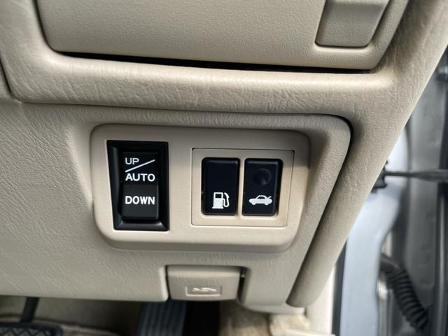 プログレ ＮＣ２５０　プライムセレクション　純正ナビ／フロントカメラ／バックカメラ／ＥＴＣ／キーレスキー×２個／パワーシート／オートクルーズ／ＨＩＤ／ウッドコンビハンドル／アルミホイール／電動コーナーポール／禁煙車／修復歴無し／車検整備付き（26枚目）