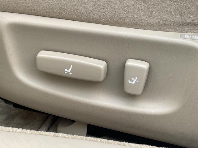 プログレ ＮＣ２５０　プライムセレクション　純正ナビ／フロントカメラ／バックカメラ／ＥＴＣ／キーレスキー×２個／パワーシート／オートクルーズ／ＨＩＤ／ウッドコンビハンドル／アルミホイール／電動コーナーポール／禁煙車／修復歴無し／車検整備付き（28枚目）