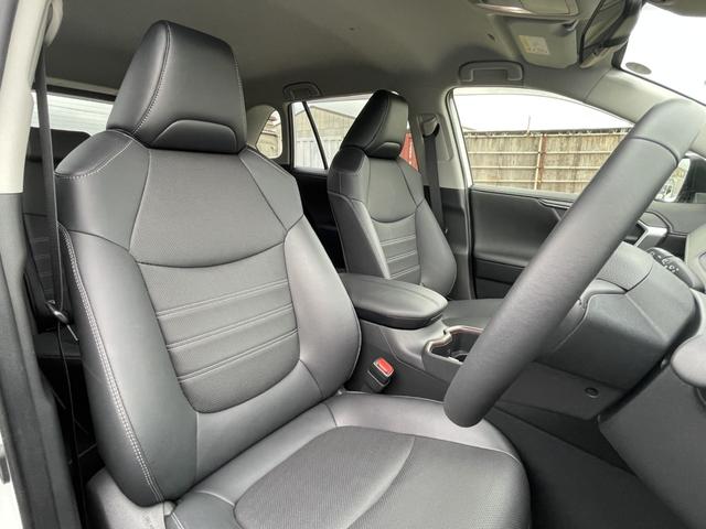 ＲＡＶ４ Ｇ　純正ナビ・フルセグ／全方位カメラ／ブラインドスポットモニター／黒革シート／パワーバックドア／ステアリングヒーター／シートヒーター・エアシート／ＥＴＣ２．０／スマートキー×２個／ＬＥＤライト／禁煙車（5枚目）