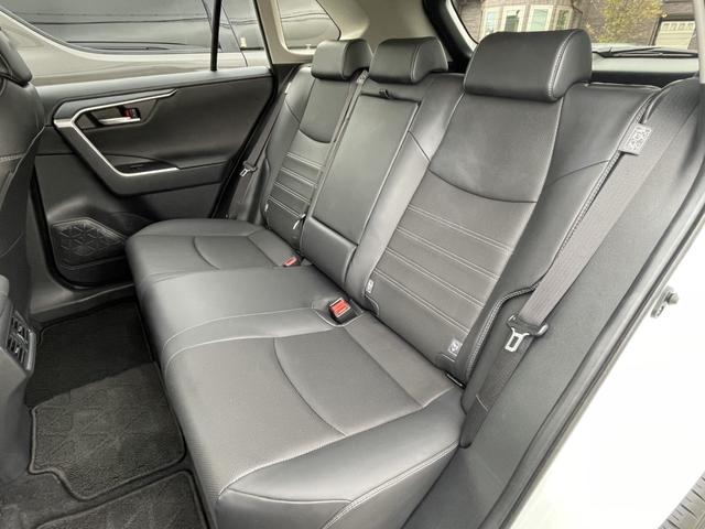 ＲＡＶ４ Ｇ　純正ナビ・フルセグ／全方位カメラ／ブラインドスポットモニター／黒革シート／パワーバックドア／ステアリングヒーター／シートヒーター・エアシート／ＥＴＣ２．０／スマートキー×２個／ＬＥＤライト／禁煙車（17枚目）