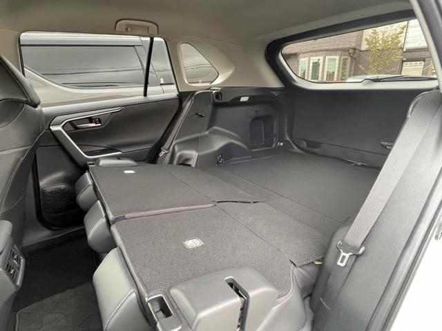 ＲＡＶ４ Ｇ　純正ナビ・フルセグ／全方位カメラ／ブラインドスポットモニター／黒革シート／パワーバックドア／ステアリングヒーター／シートヒーター・エアシート／ＥＴＣ２．０／スマートキー×２個／ＬＥＤライト／禁煙車（30枚目）