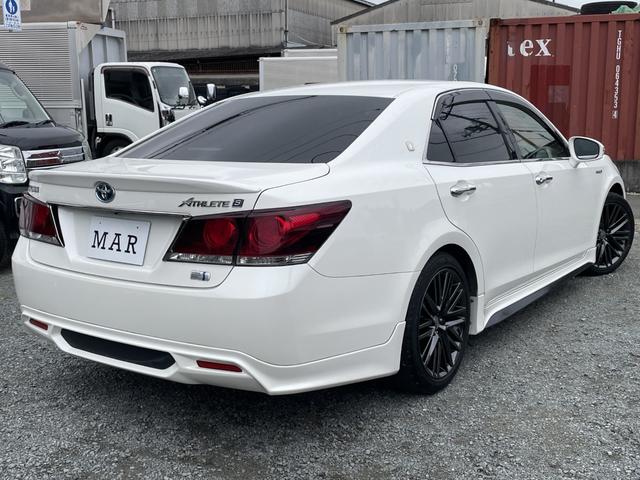 クラウンハイブリッド アスリートＳ　ブラックスタイル　ＴＲＤエアロ／革シート／純正ナビ・フルセグ／ＤＶＤ再生／バックカメラ／ＥＴＣ／スマートキー×２個／トランクイージークローザー／禁煙車／エアシート・シートヒーター／車検９年８月／ＴＶキット／１８アルミ（3枚目）