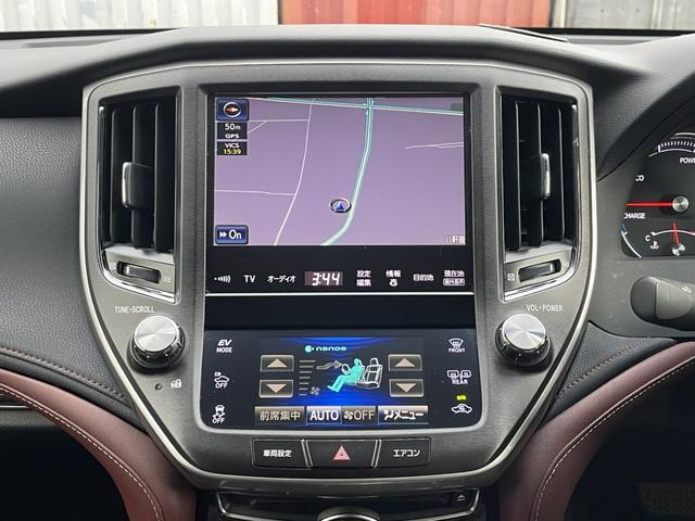 クラウンハイブリッド アスリートＳ　ブラックスタイル　ＴＲＤエアロ／革シート／純正ナビ・フルセグ／ＤＶＤ再生／バックカメラ／ＥＴＣ／スマートキー×２個／トランクイージークローザー／禁煙車／エアシート・シートヒーター／車検９年８月／ＴＶキット／１８アルミ（4枚目）