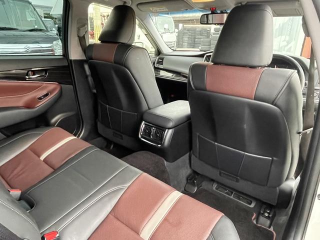 クラウンハイブリッド アスリートＳ　ブラックスタイル　ＴＲＤエアロ／革シート／純正ナビ・フルセグ／ＤＶＤ再生／バックカメラ／ＥＴＣ／スマートキー×２個／トランクイージークローザー／禁煙車／エアシート・シートヒーター／車検９年８月／ＴＶキット／１８アルミ（5枚目）