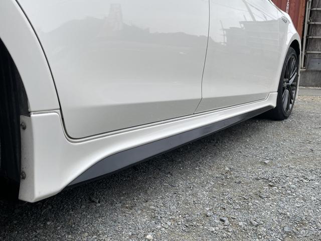 クラウンハイブリッド アスリートＳ　ブラックスタイル　ＴＲＤエアロ／革シート／純正ナビ・フルセグ／ＤＶＤ再生／バックカメラ／ＥＴＣ／スマートキー×２個／トランクイージークローザー／禁煙車／エアシート・シートヒーター／車検９年８月／ＴＶキット／１８アルミ（8枚目）