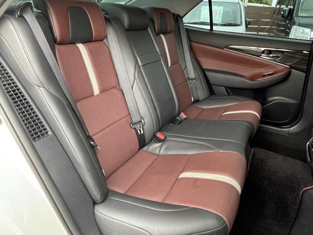 クラウンハイブリッド アスリートＳ　ブラックスタイル　ＴＲＤエアロ／革シート／純正ナビ・フルセグ／ＤＶＤ再生／バックカメラ／ＥＴＣ／スマートキー×２個／トランクイージークローザー／禁煙車／エアシート・シートヒーター／車検９年８月／ＴＶキット／１８アルミ（13枚目）