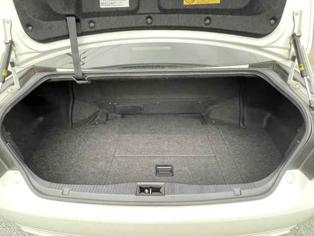 クラウンハイブリッド アスリートＳ　ブラックスタイル　ＴＲＤエアロ／革シート／純正ナビ・フルセグ／ＤＶＤ再生／バックカメラ／ＥＴＣ／スマートキー×２個／トランクイージークローザー／禁煙車／エアシート・シートヒーター／車検９年８月／ＴＶキット／１８アルミ（26枚目）