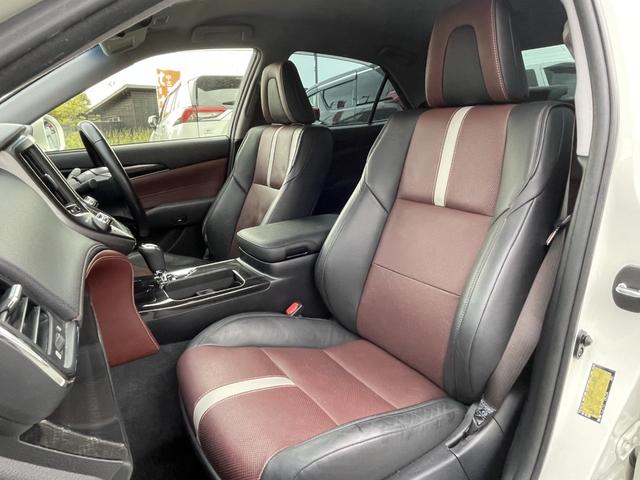 クラウンハイブリッド アスリートＳ　ブラックスタイル　ＴＲＤエアロ／革シート／純正ナビ・フルセグ／ＤＶＤ再生／バックカメラ／ＥＴＣ／スマートキー×２個／トランクイージークローザー／禁煙車／エアシート・シートヒーター／車検９年８月／ＴＶキット／１８アルミ（28枚目）