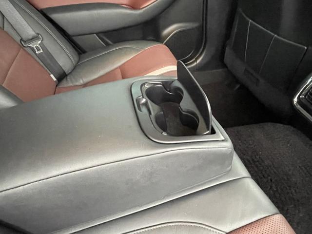 クラウンハイブリッド アスリートＳ　ブラックスタイル　ＴＲＤエアロ／革シート／純正ナビ・フルセグ／ＤＶＤ再生／バックカメラ／ＥＴＣ／スマートキー×２個／トランクイージークローザー／禁煙車／エアシート・シートヒーター／車検９年８月／ＴＶキット／１８アルミ（30枚目）