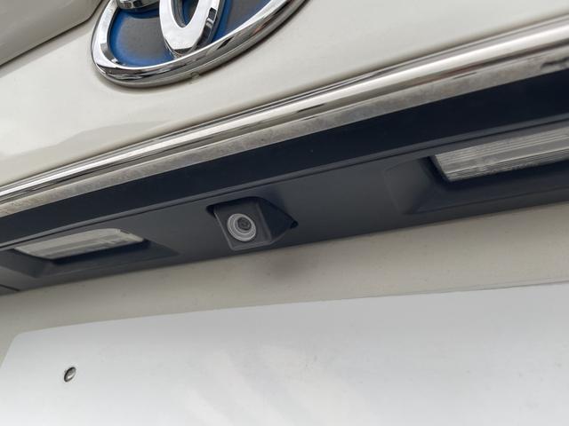 クラウンハイブリッド アスリートＳ　ブラックスタイル　ＴＲＤエアロ／革シート／純正ナビ・フルセグ／ＤＶＤ再生／バックカメラ／ＥＴＣ／スマートキー×２個／トランクイージークローザー／禁煙車／エアシート・シートヒーター／車検９年８月／ＴＶキット／１８アルミ（32枚目）