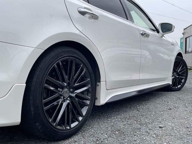 クラウンハイブリッド アスリートＳ　ブラックスタイル　ＴＲＤエアロ／革シート／純正ナビ・フルセグ／ＤＶＤ再生／バックカメラ／ＥＴＣ／スマートキー×２個／トランクイージークローザー／禁煙車／エアシート・シートヒーター／車検９年８月／ＴＶキット／１８アルミ（35枚目）