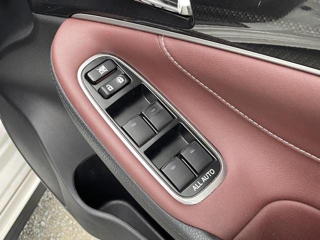 クラウンハイブリッド アスリートＳ　ブラックスタイル　ＴＲＤエアロ／革シート／純正ナビ・フルセグ／ＤＶＤ再生／バックカメラ／ＥＴＣ／スマートキー×２個／トランクイージークローザー／禁煙車／エアシート・シートヒーター／車検９年８月／ＴＶキット／１８アルミ（55枚目）