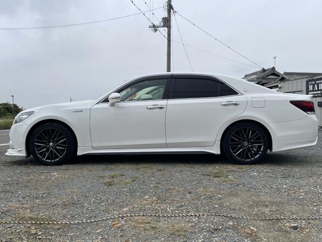 クラウンハイブリッド アスリートＳ　ブラックスタイル　ＴＲＤエアロ／革シート／純正ナビ・フルセグ／ＤＶＤ再生／バックカメラ／ＥＴＣ／スマートキー×２個／トランクイージークローザー／禁煙車／エアシート・シートヒーター／車検９年８月／ＴＶキット／１８アルミ（57枚目）